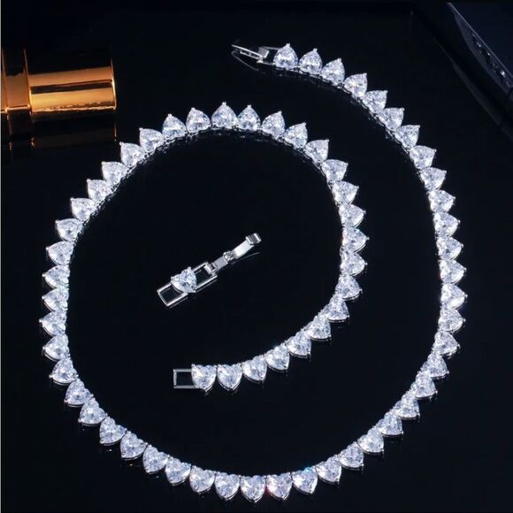 18k gold Zirconia heart TENNIS NECKLACE - Picture 5 of 6